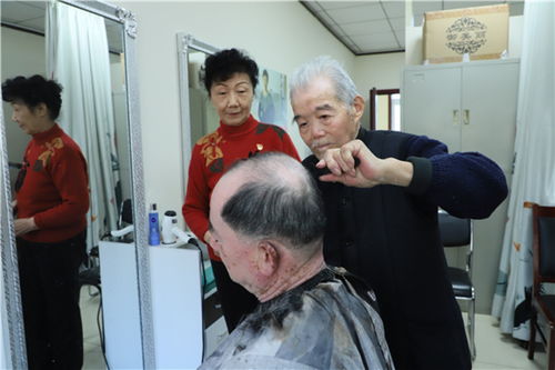 睦鄰理發(fā)站里的“永久牌”志愿服務(wù)